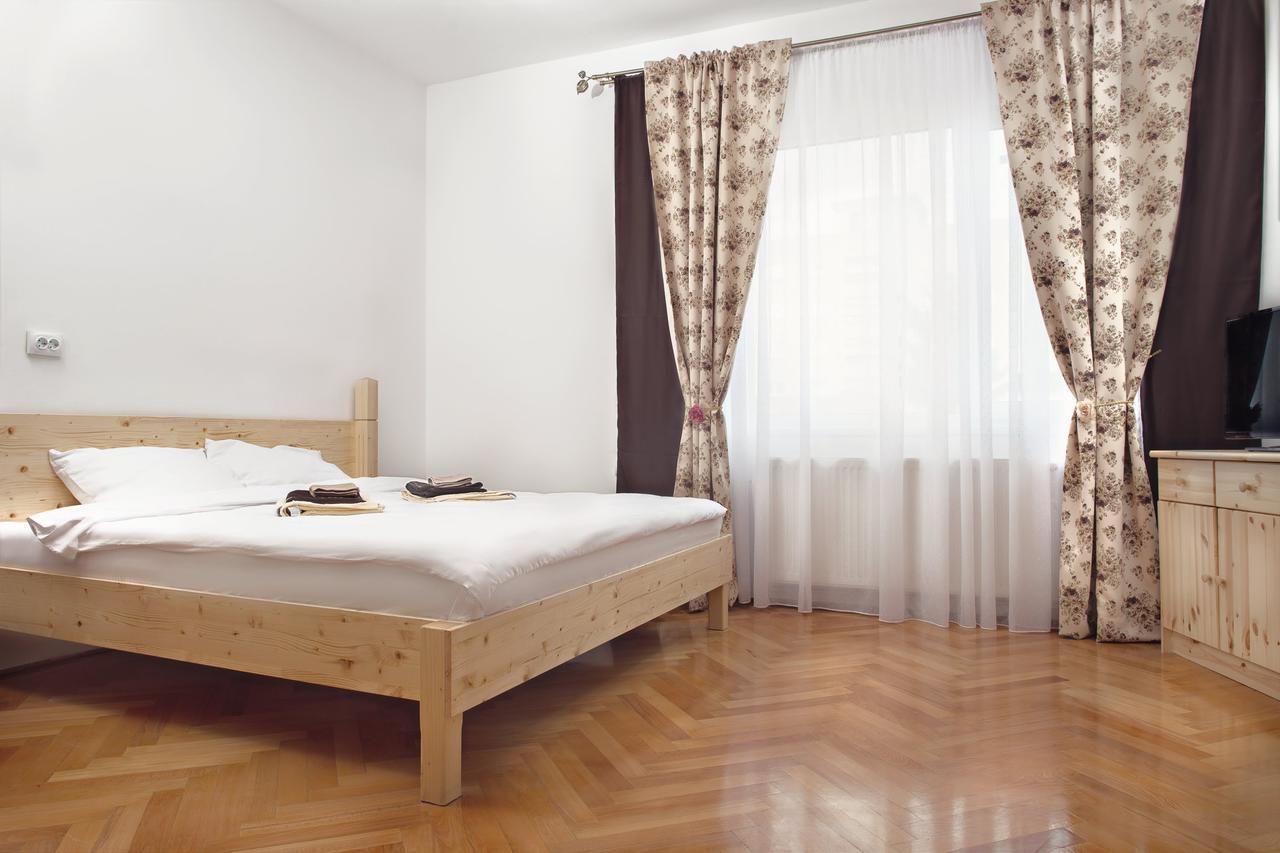 Sunshine Apartment Braşov Buitenkant foto