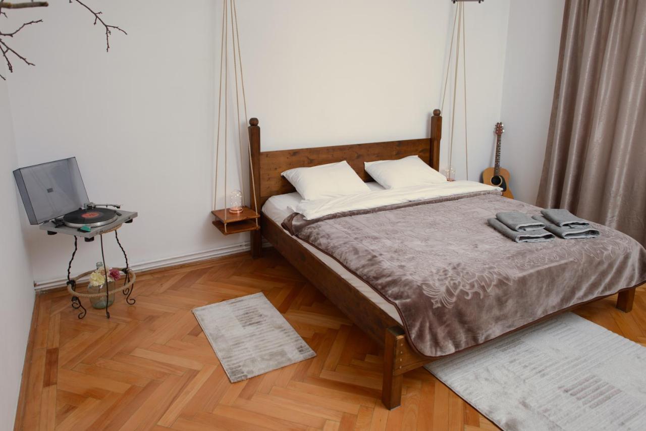 Sunshine Apartment Braşov Buitenkant foto