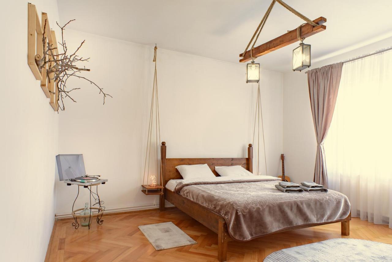 Sunshine Apartment Braşov Buitenkant foto